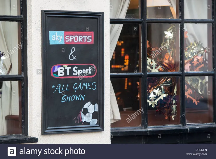 sky-sports-bt-sport-tv-coverage-sign-on-high-street-pub-in-fareham-DPENFN.jpg