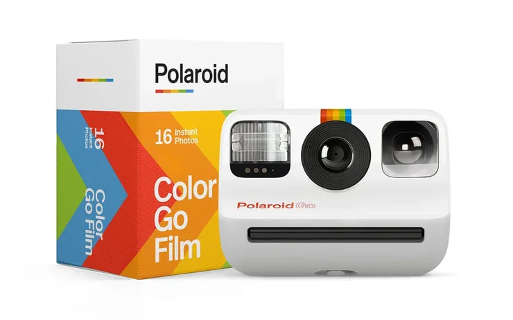 polaroid-go-smallest-camera-09-1aea1903-0d2f-4d9c-9ac4-7178cfce32dc.jpg