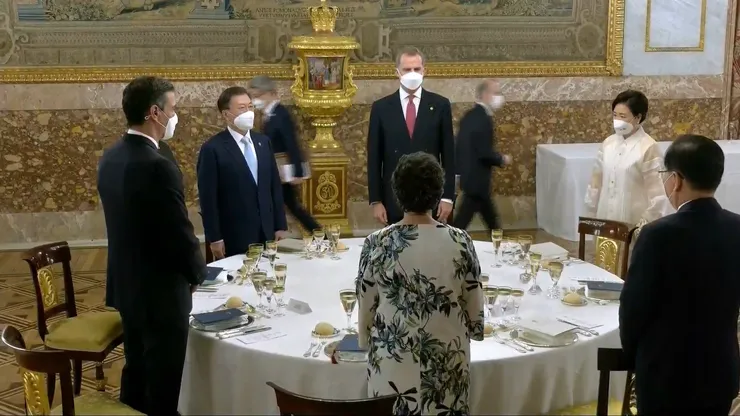 Cena de estado ofrecida por Sus Majestades los Reyes_20210616_035243.179.png
