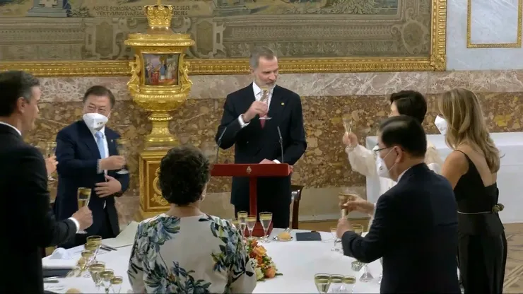 Cena de estado ofrecida por Sus Majestades los Reyes_20210616_040219.712.png
