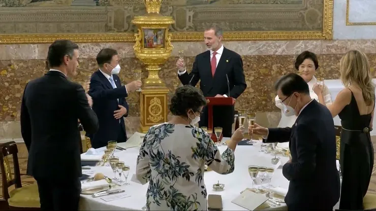 Cena de estado ofrecida por Sus Majestades los Reyes_20210616_040222.713.png