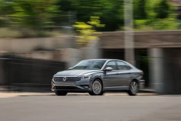 2021-vw-jetta-sel-premium-simari-101-1632332486.jpg