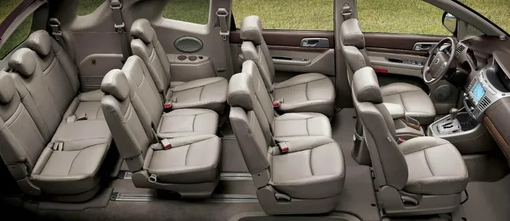 Ssangyong-Rodius-interior.jpg