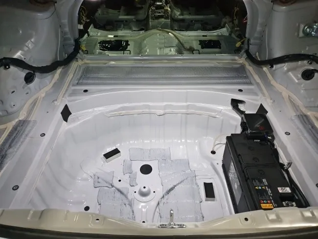 G80 trunk.jpg