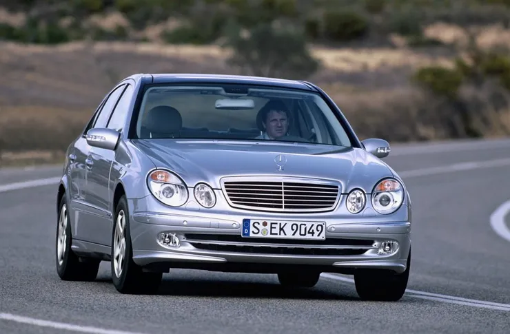 Mercedes-Benz-E-class-W211.jpg