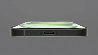 아이폰 15 USB-C 포트 이미지입니다.