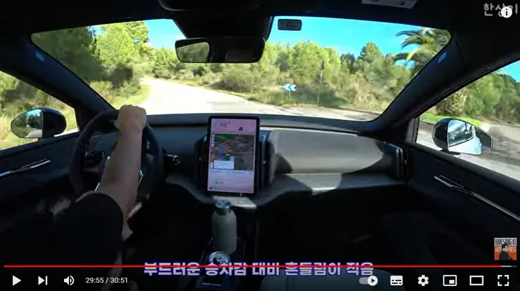 코너링시 부드러운 승차감 대비 흔들림은 적음.jpg