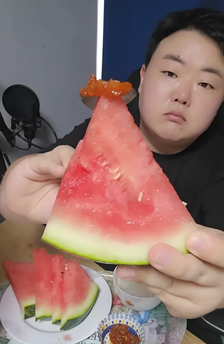 쌈장에 수박.png