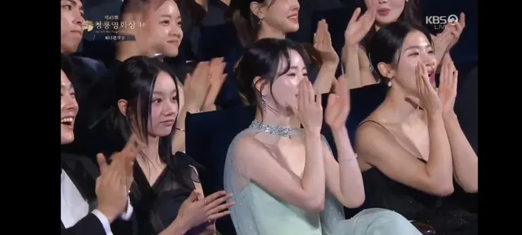 정우성 청룡영화상에서 최근일 언급..현장 반응 이미지 3