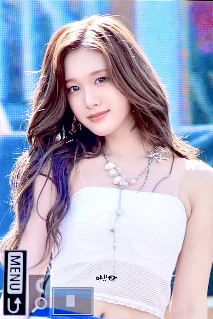 GxF88s3aEAAx2wv.jpg