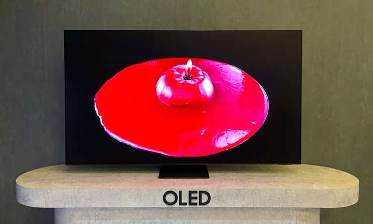 samsungoledred_1_small.jpg