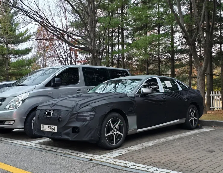 genesis-g80-hybrid-lwb.jpg