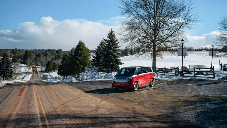 2025-volkswagen-id.buzz-review1.jpg