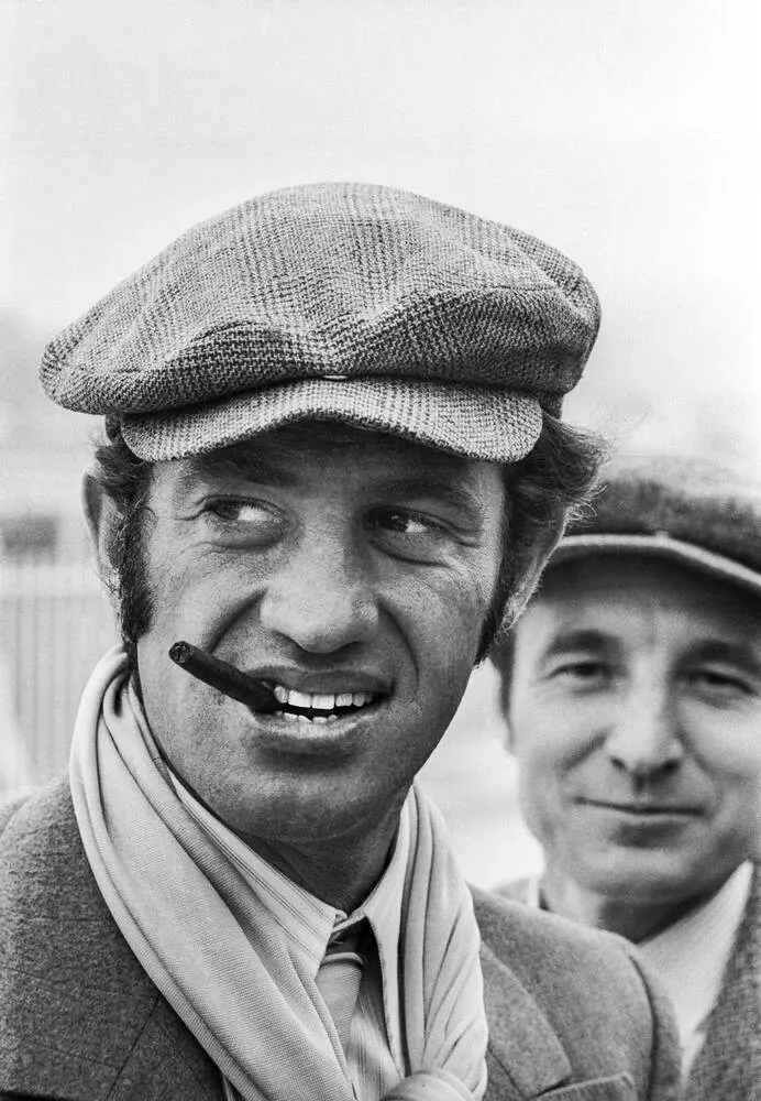 jean-paul-belmondo-sur-le-tournage-de-borsalino.jpg
