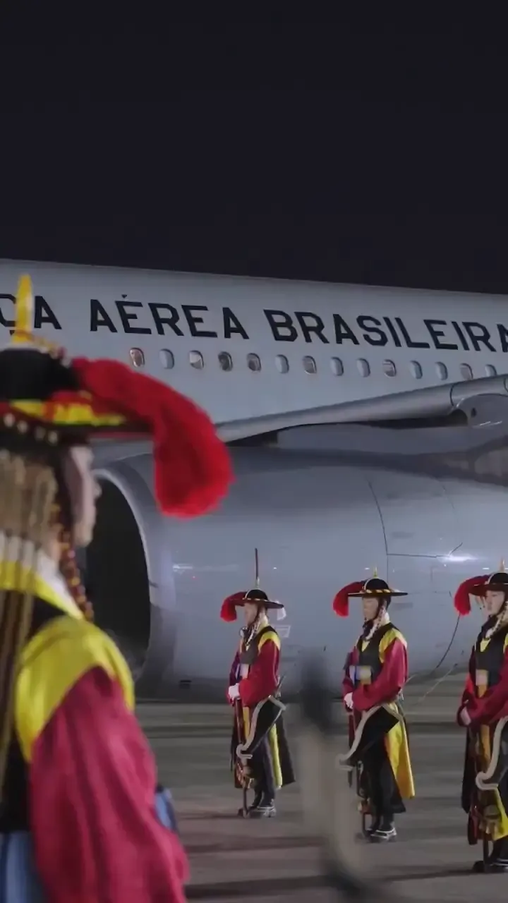 1 X에서 Lula 님 Bom dia Brasil Já estou em Seul na Coreia do Sul para cumprir mais uma agenda importante fortalecer laços do Brasil_000018.026.webp