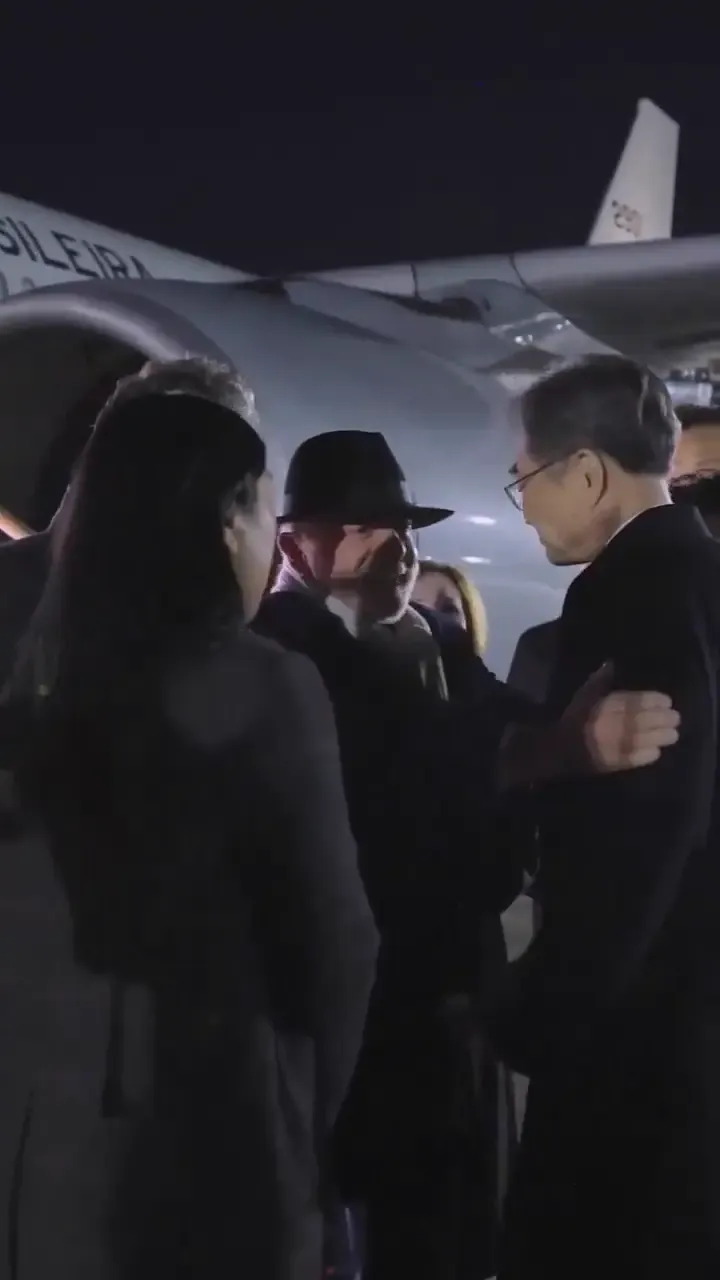 1 X에서 Lula 님 Bom dia Brasil Já estou em Seul na Coreia do Sul para cumprir mais uma agenda importante fortalecer laços do Brasil_000023.813.webp