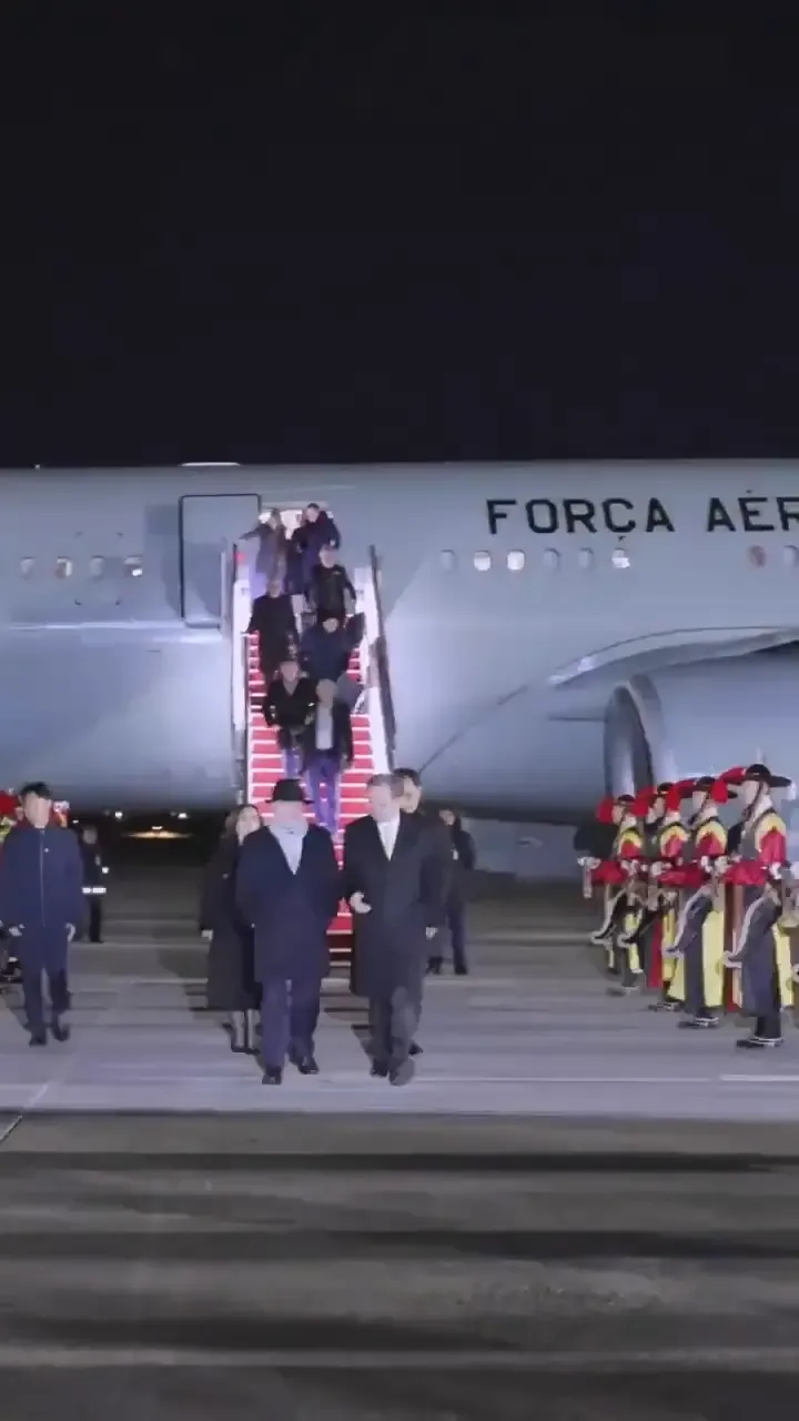 1 X에서 Lula 님 Bom dia Brasil Já estou em Seul na Coreia do Sul para cumprir mais uma agenda importante fortalecer laços do Brasil_000024.885.webp