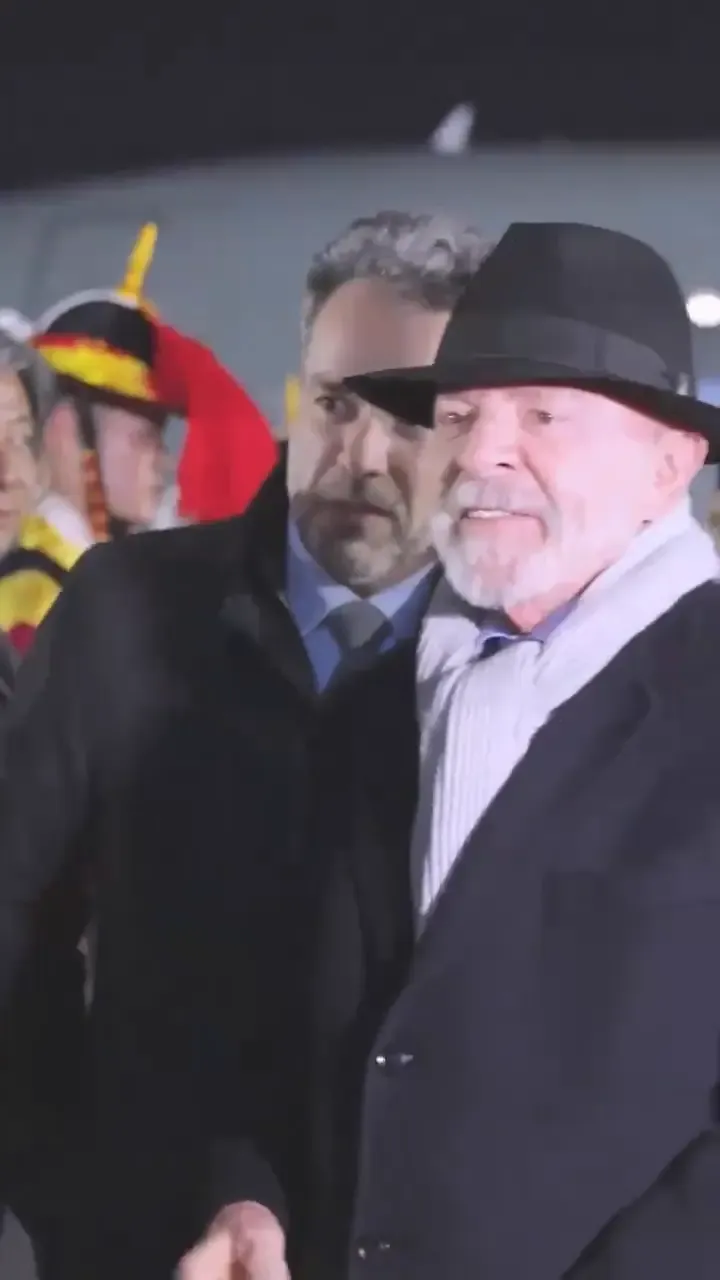 1 X에서 Lula 님 Bom dia Brasil Já estou em Seul na Coreia do Sul para cumprir mais uma agenda importante fortalecer laços do Brasil_000038.822.webp