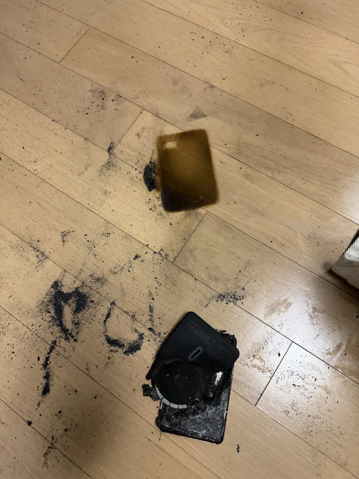 오늘 아침 보조배터리 폭발 후기 이미지 3