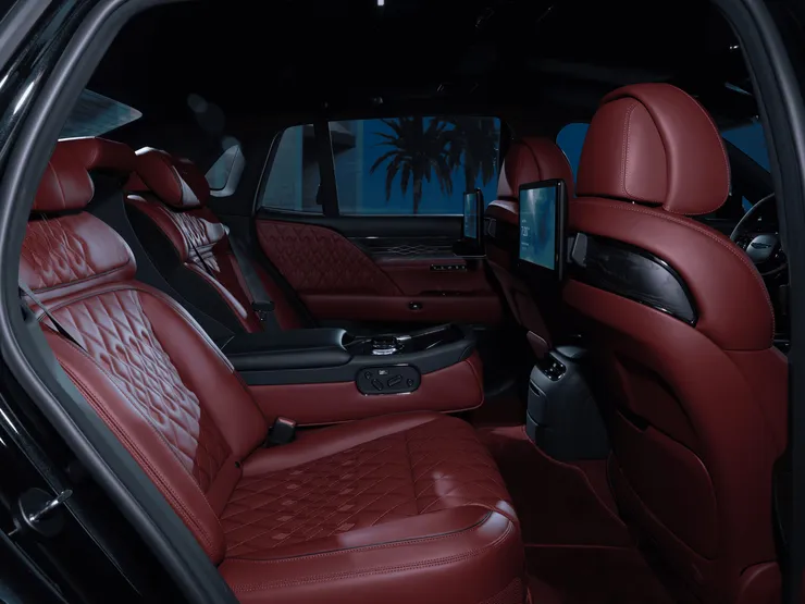 genesis-g90-black-tailored-6.jpg