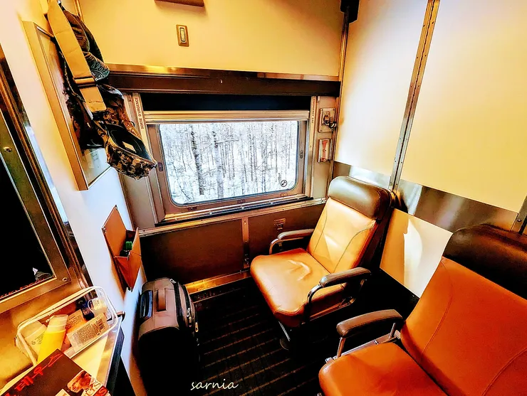 downloadcabinchair.jpg