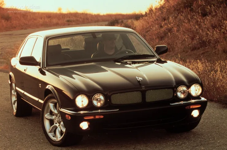 JAGUARXJR-3502_1.jpg