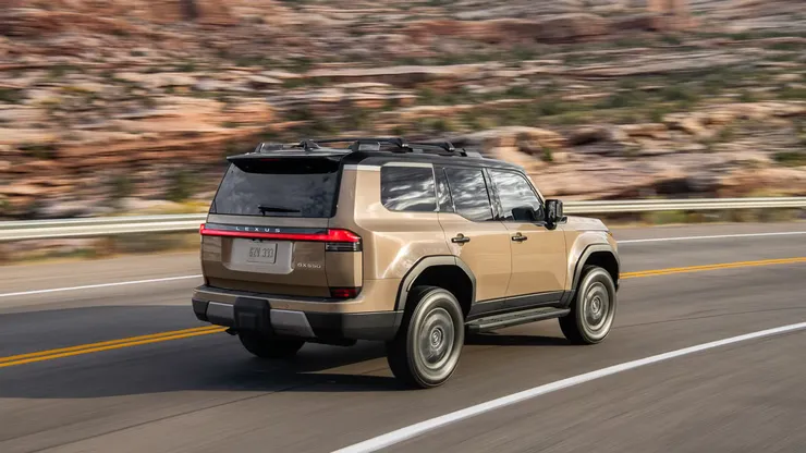2024-lexus-gx-550-overtrail-in-earth_earth_03.jpg