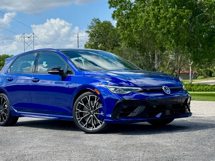 2026-volkswagen-golf-r 1.jpg