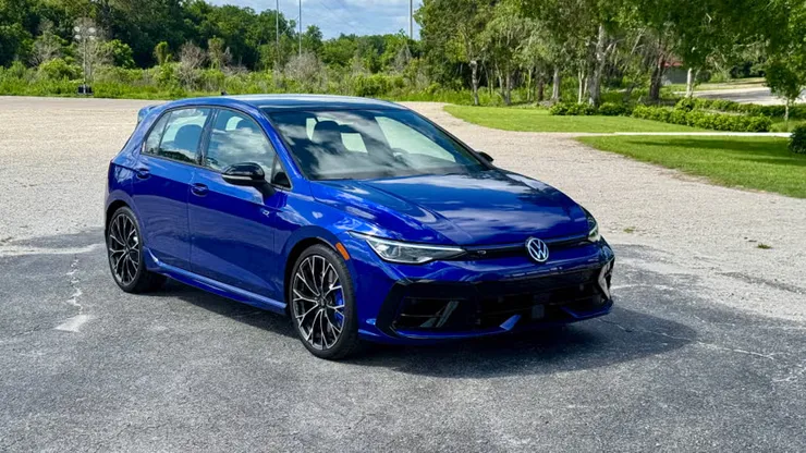 2026-volkswagen-golf-r (1).jpg