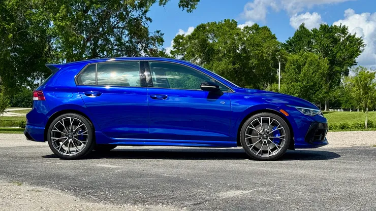 2026-volkswagen-golf-r (2).jpg