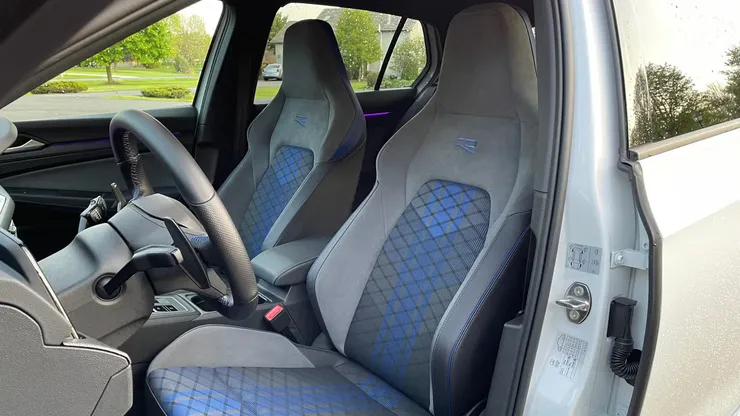 2022-volkswagen-golf-r.jpg