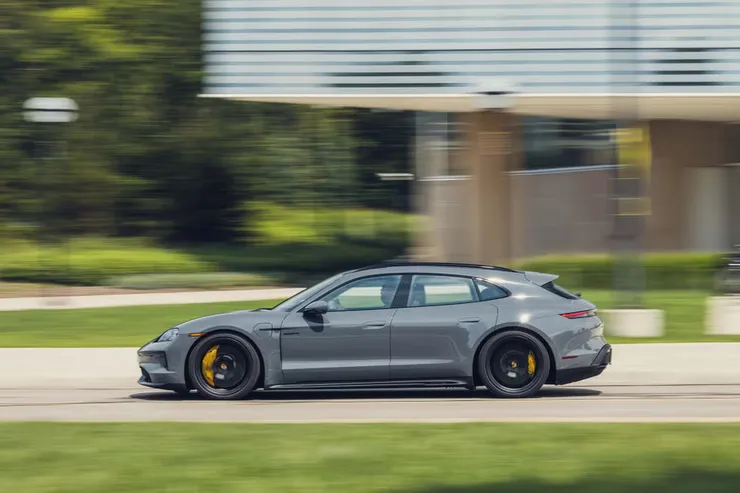 2025-porsche-taycan-gts-sport-turismo-730-68a3459ab7d29.jpg