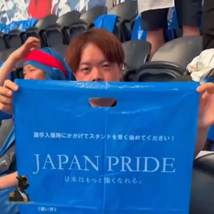 japanese-fans-attending-the-world-cup-are-provided-with-v0-b3hsYzQ2eHM5MThoMUZ95fHYlsKzsEnnaekeT8g6IRC2gK2uhDxdIrvL5j19.webp