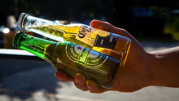 Article-Pony-Bottles-7-ounce-Miller-High-Life-Coronita-Little-Beer-Bottles.webp