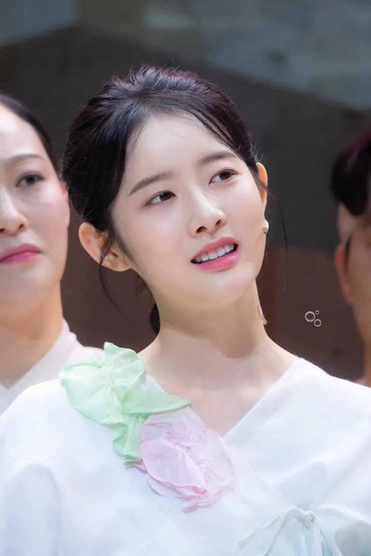 HNh4BS6a0AAX66r.jpg