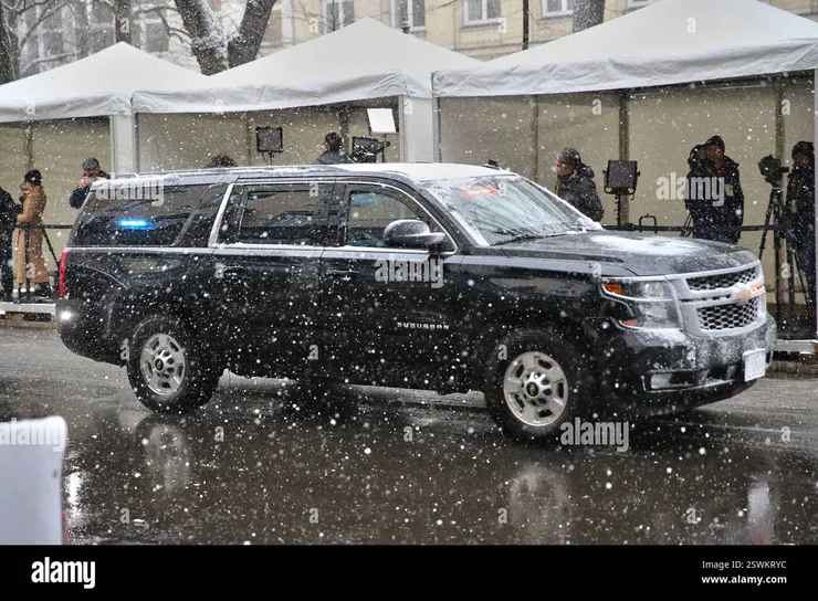 fahrzeugkonvoi-bei-der-ankunft-des-us-amerikanischen-vizeprsidenten-jd-vans-zur-mnchner-sicherheitskonferenz-msc-fahrzeugkonvoi-bei-der-ankunft-des-us-amerikanischen-vizeprsidenten-jd-vans-zur-mnchner-sicherheitskonferenz-msc-mnchen-bayern-deutschl.jpg