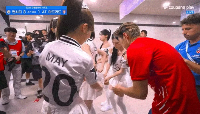 리센느의 축구장 공연과 이강인과의 만남 이미지 17