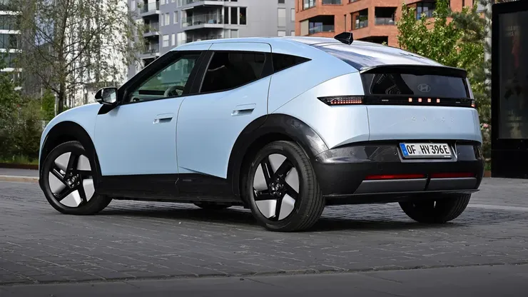 075-hyundai-ioniq-3.webp